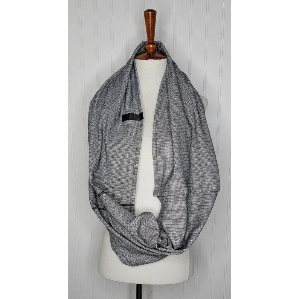 Lululemon Athletica Black White Herringbone Black Vinyasa Infinity Scarf Rare